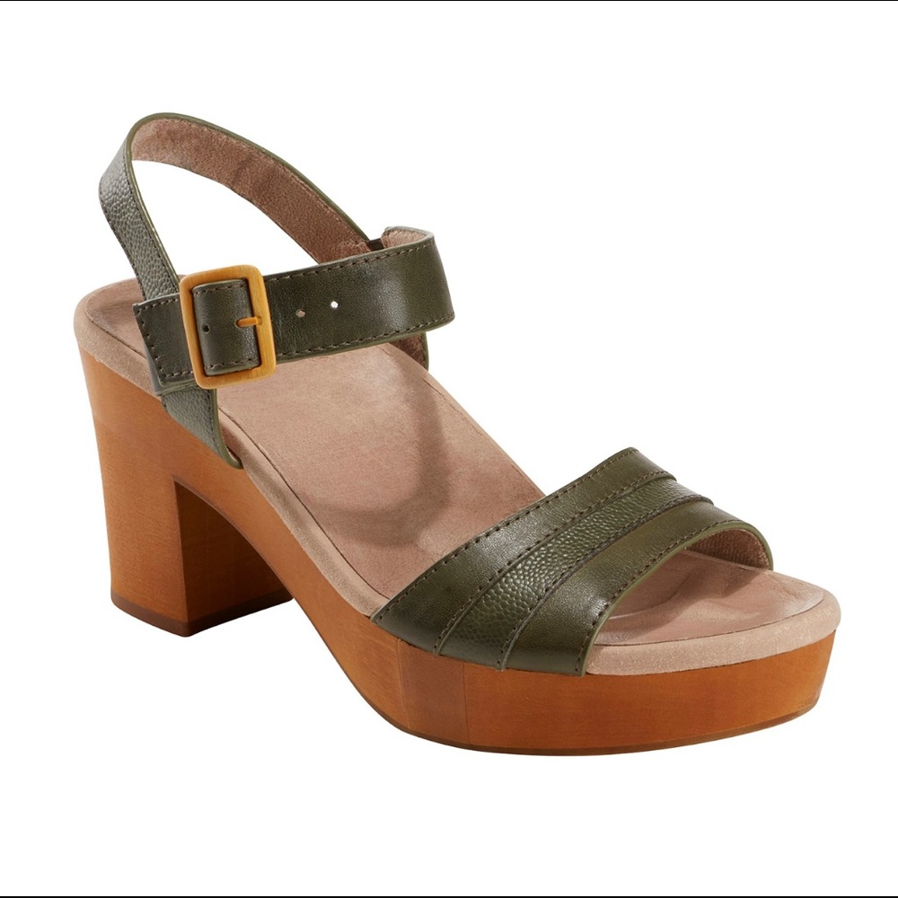 Earth Oak Chestnut Clog Sandal